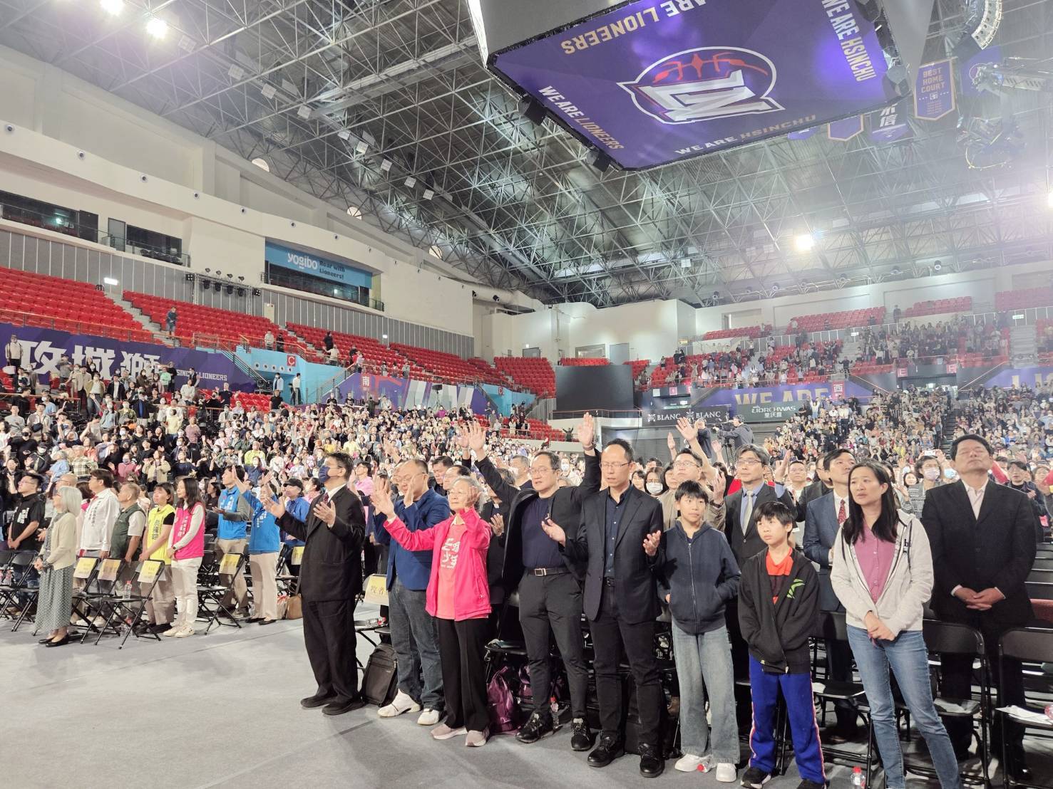 全場敬拜。（圖/梁敬彥攝影）